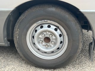 LLANTAS  HYUNDAI H1 + NEUMATICOS EN BUEN ESTADO