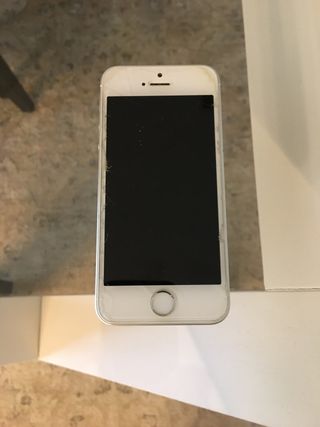 Ipohone 5 C, a estrenar. Y IPhone SE para repara.