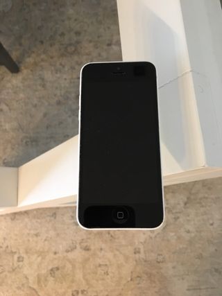 Ipohone 5 C, a estrenar. Y IPhone SE para repara.