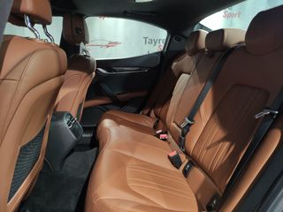 Maserati Ghibli 3.0 V6 BT 330cv RWD