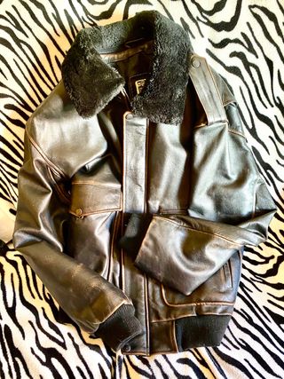 Chaqueta de cuero Aviator efecto envejecido.