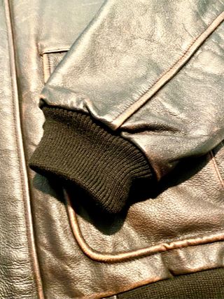 Chaqueta de cuero Aviator efecto envejecido.