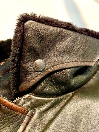 Chaqueta de cuero Aviator efecto envejecido.