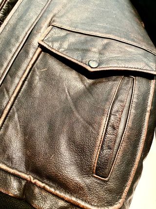 Chaqueta de cuero Aviator efecto envejecido.