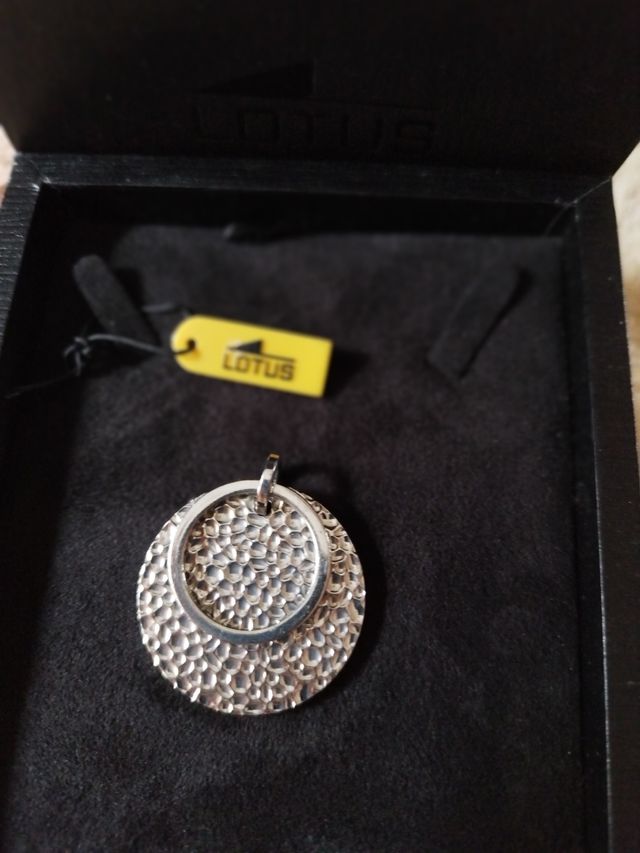 Colgante original de Lotus