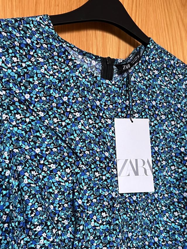 Vestido drapeado de flores 