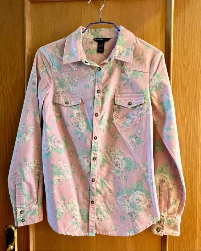 Camisa vaquera de mujer. Color rosa con estmpado 