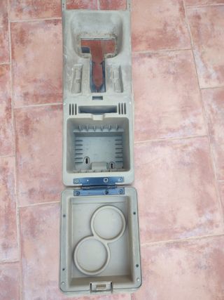 Consola central y apoya brazos Nissan Terrano II