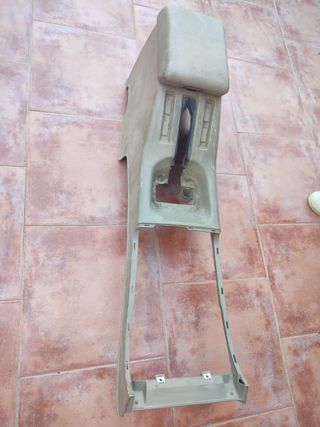 Consola central y apoya brazos Nissan Terrano II