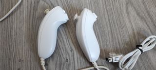 Se venden 2 nunchacos para Wii