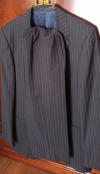 Traje de Chaqueta y pantal,equivale a una talla 48