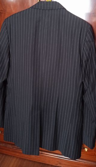 Traje de Chaqueta y pantal,equivale a una talla 48