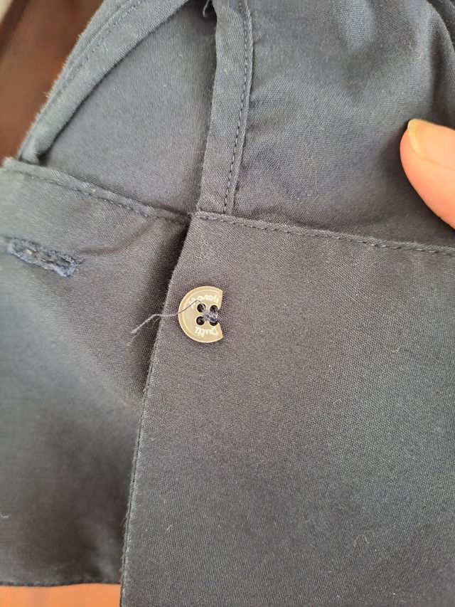 Camisa azul marina de Massimo Dutti