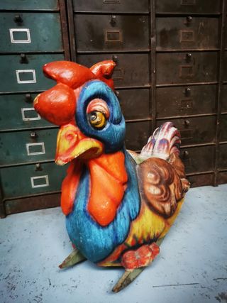 Juguete. Pollo. Balancín. Antiguo
