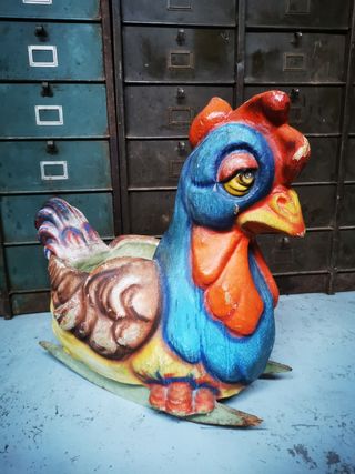 Juguete. Pollo. Balancín. Antiguo