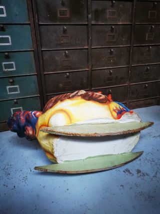 Juguete. Pollo. Balancín. Antiguo