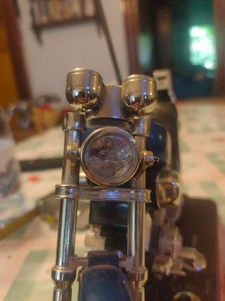 Moto radio FM y reloj despertador 