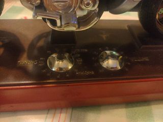 Moto radio FM y reloj despertador 