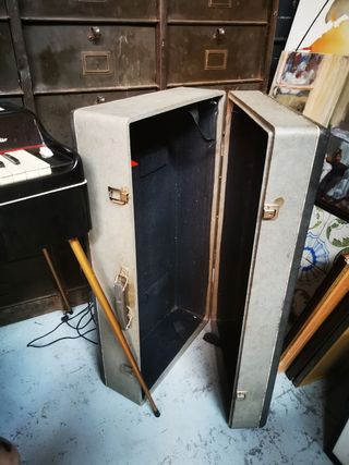 Órgano antiguo con patas. Electrorgran