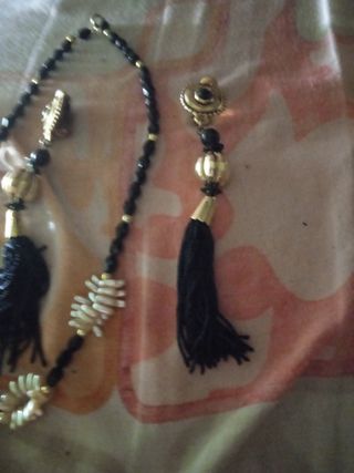 colgante y pendientes a juego