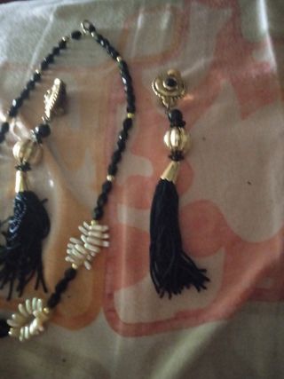 colgante y pendientes a juego