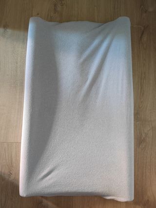 Cambiador de pañales plastificado + 2 fundas