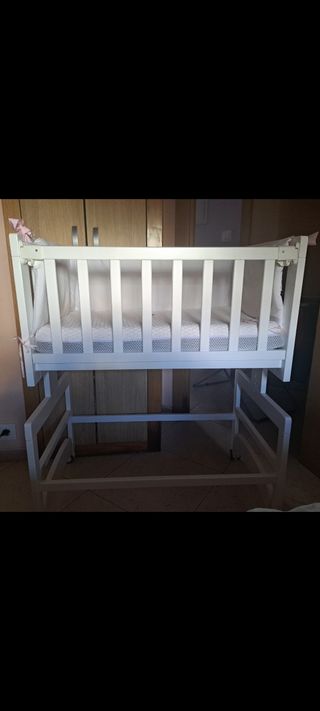 Se vende mini cuna y bañera y colchón 