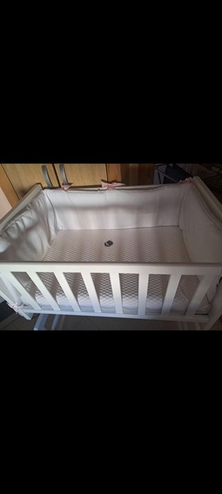 Se vende mini cuna y bañera y colchón 