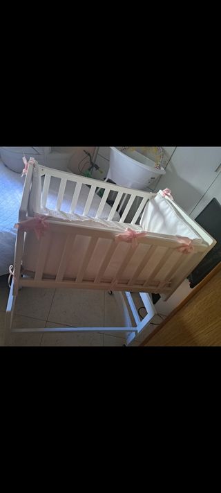 Se vende mini cuna y bañera y colchón 