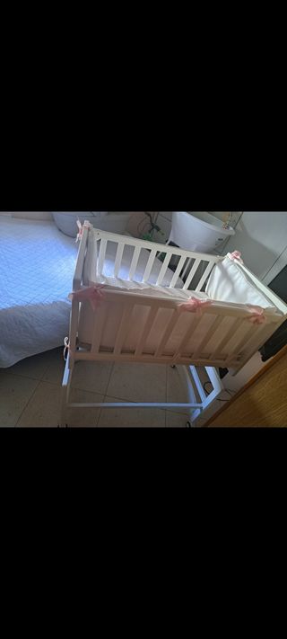 Se vende mini cuna y bañera y colchón 