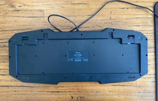 Teclado gaming Trust GXT 830 Avonn
