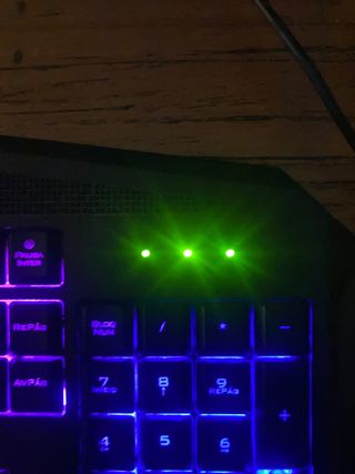 Teclado gaming Trust GXT 830 Avonn