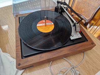 Tocadiscos y Amplificador Groningen
