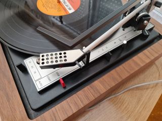 Tocadiscos y Amplificador Groningen