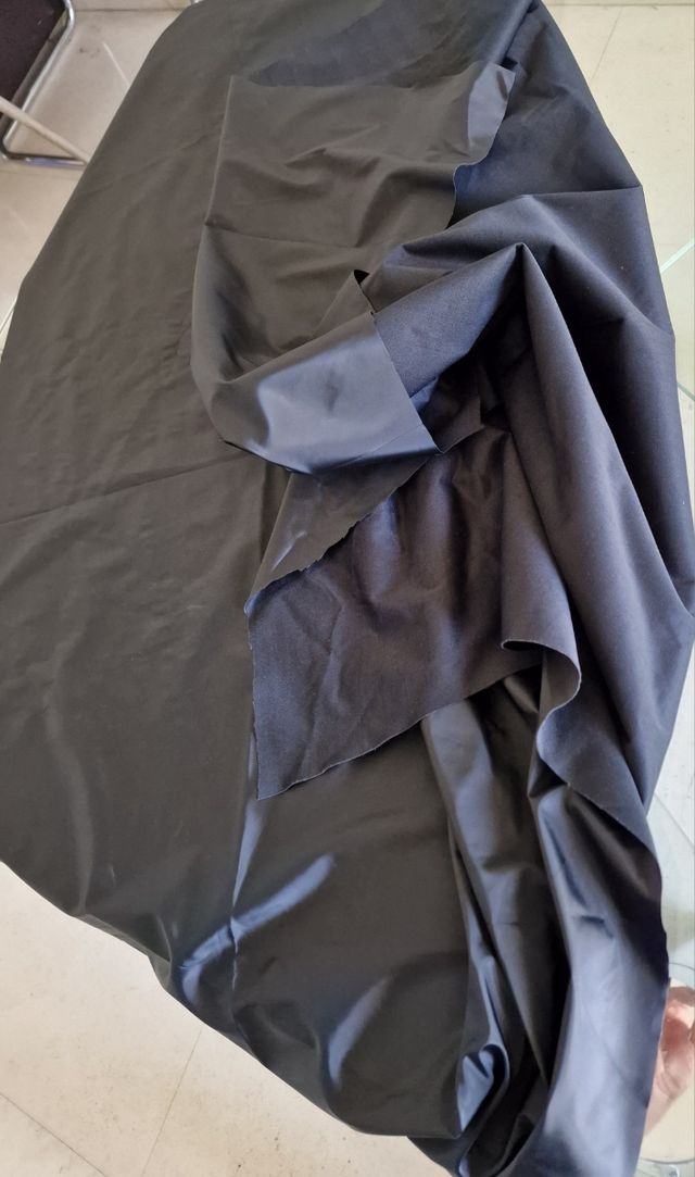 TELA SATEN COLOR NEGRO