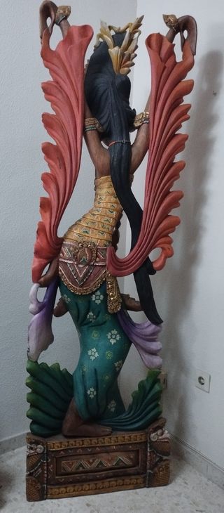 Escultura bailarina del templo tailandés