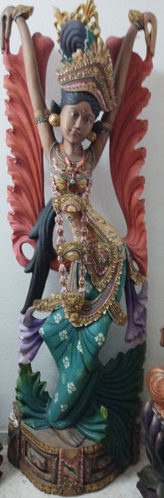 Escultura bailarina del templo tailandés