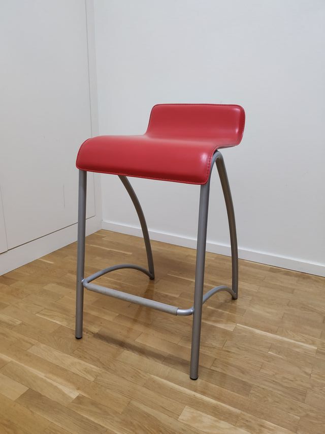 Taburete alto piel color naranja