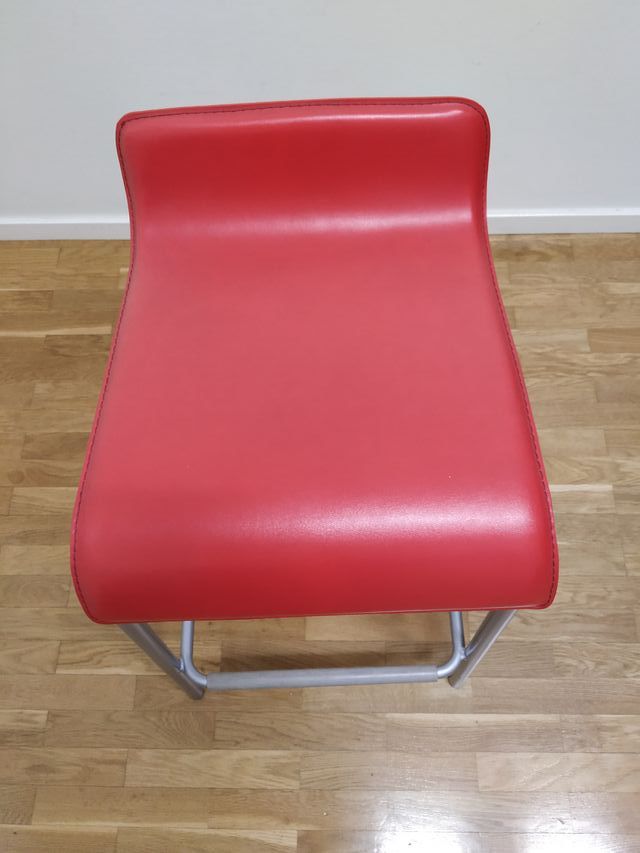 Taburete alto piel color naranja