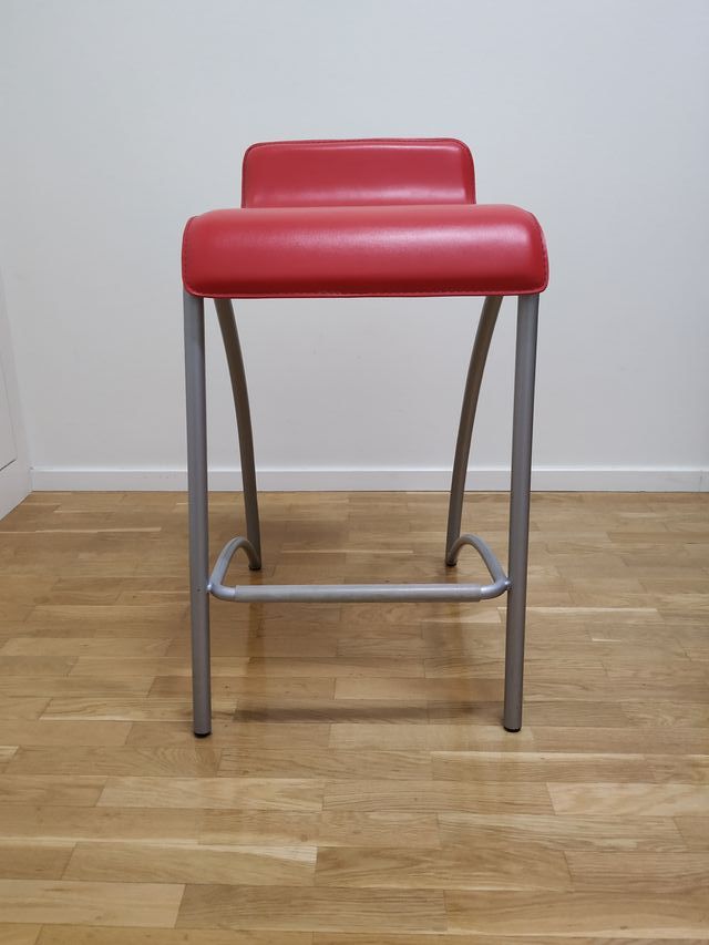 Taburete alto piel color naranja