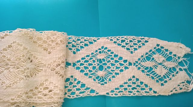 ANTIGUA TIRA DE ENCAJE DE BOLILLOS COLOR CRUDO