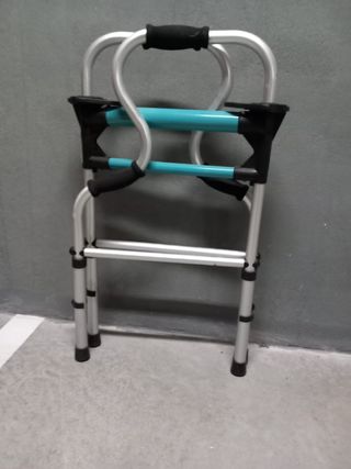 Andador fijo plegable