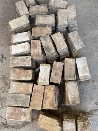 Se venden tejas moruna y ladrillo 