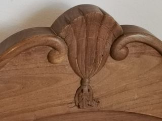 Camas gemelas de madera castaño