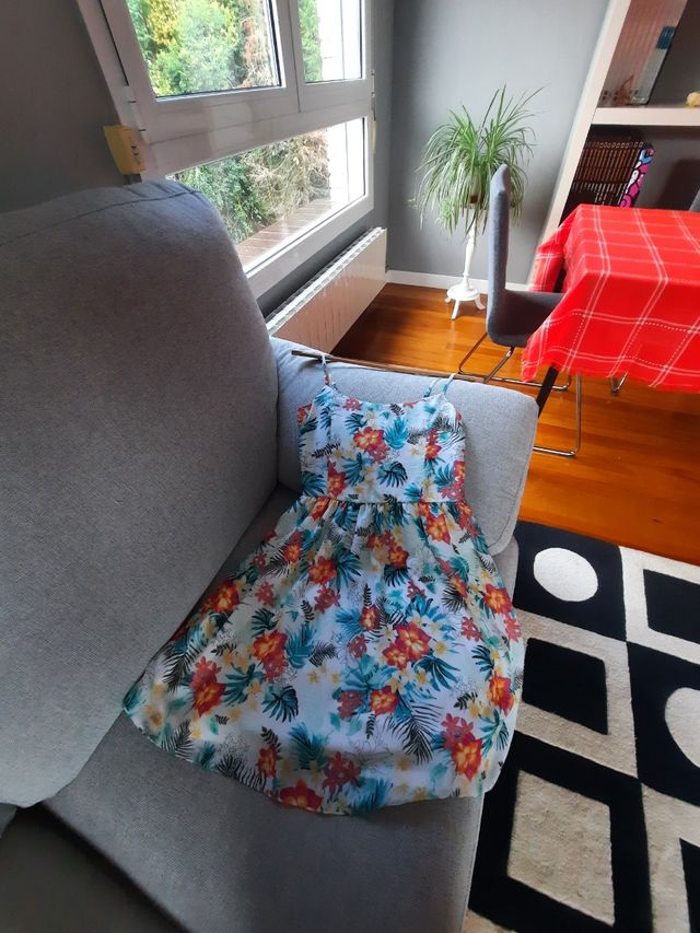 Vestido estampado floral. Talla M.