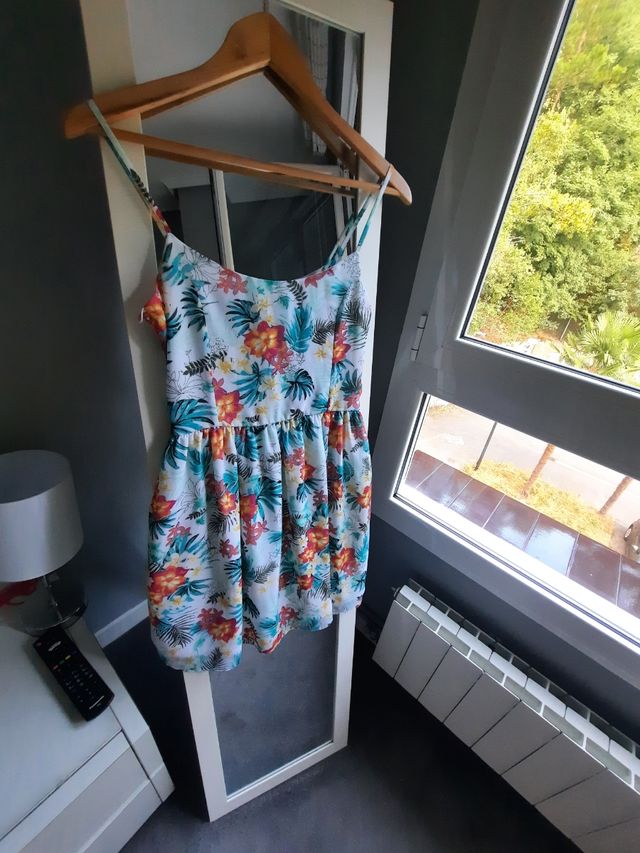 Vestido estampado floral. Talla M.