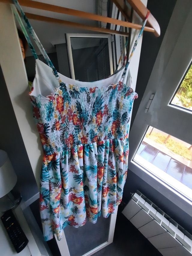 Vestido estampado floral. Talla M.