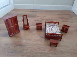 Mobiliario casa de muñecas