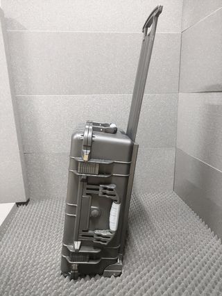 Maleta maletín con ruedas 56x35x23 (no Pelicase)