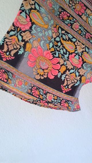 Vestido largo de seda tipo kaftan